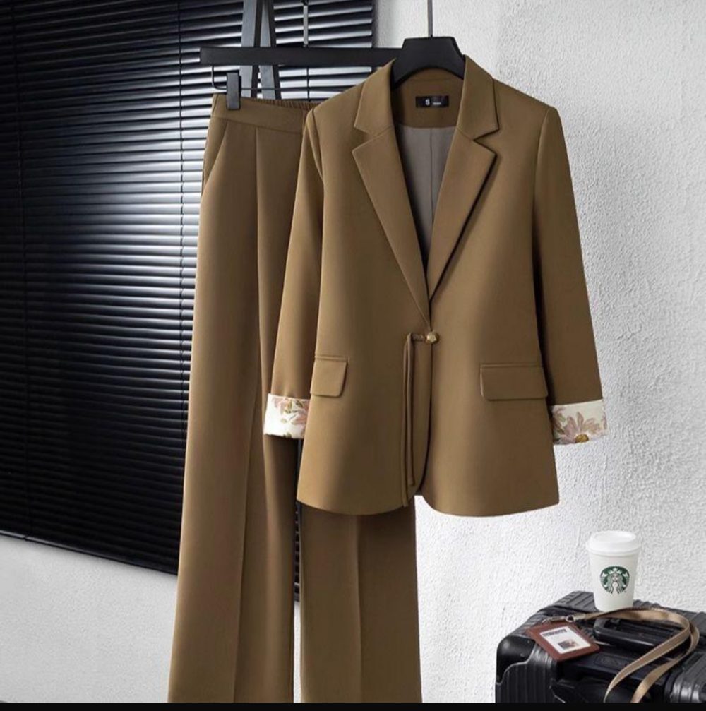 Two-Piece Ladies’ Suit – Blazer & High-Waist Pants - Image 2