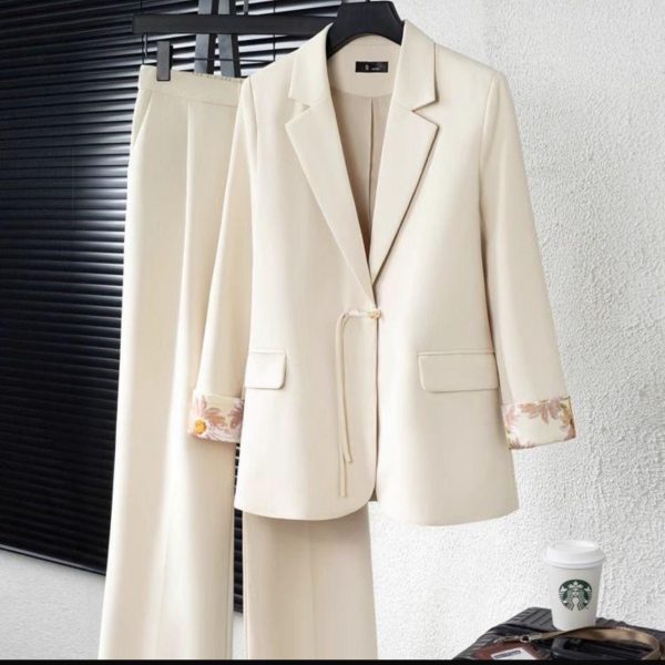 Two-Piece Ladies’ Suit – Blazer & High-Waist Pants