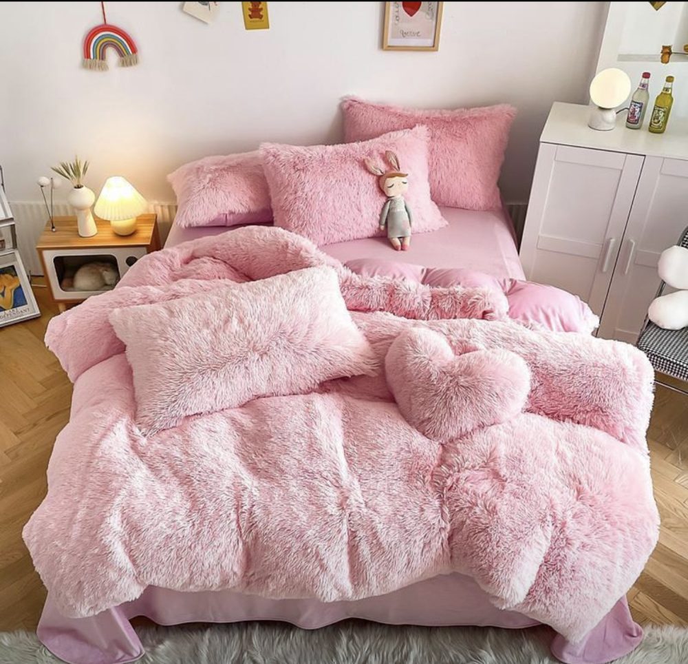 Luxury Fluffy Blanket Set - Image 4
