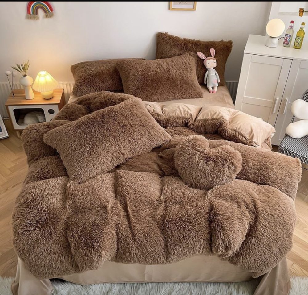 Luxury Fluffy Blanket Set - Image 3